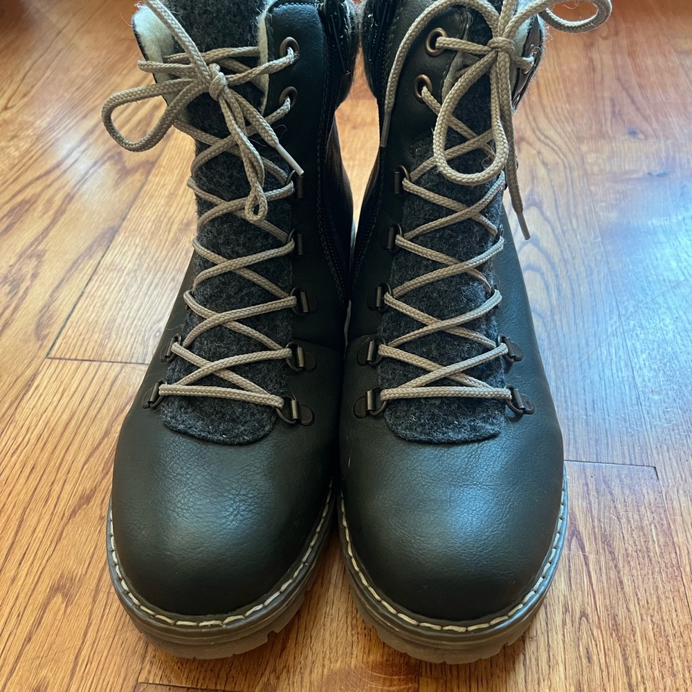 Stylish Lined Black Lace-Up Boots